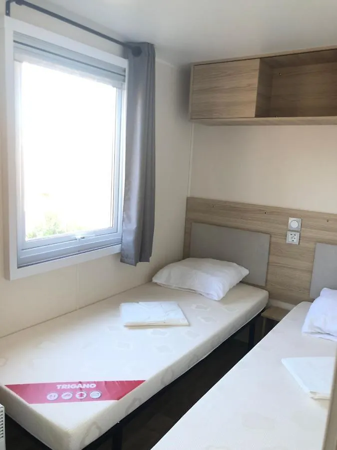Azur Hotel Frejus 0*,  France